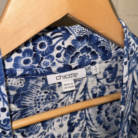 Chico's knit cardigan Blue and White Floral lightweight 100% linen open front - Picture 2 of 4